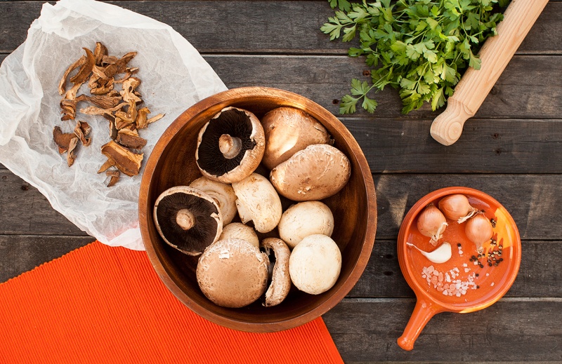 mini wild mushroom calzone ingredients