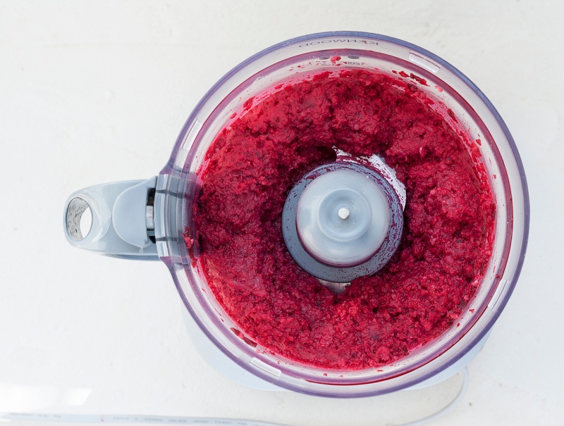 roasted beetroot hummus being made