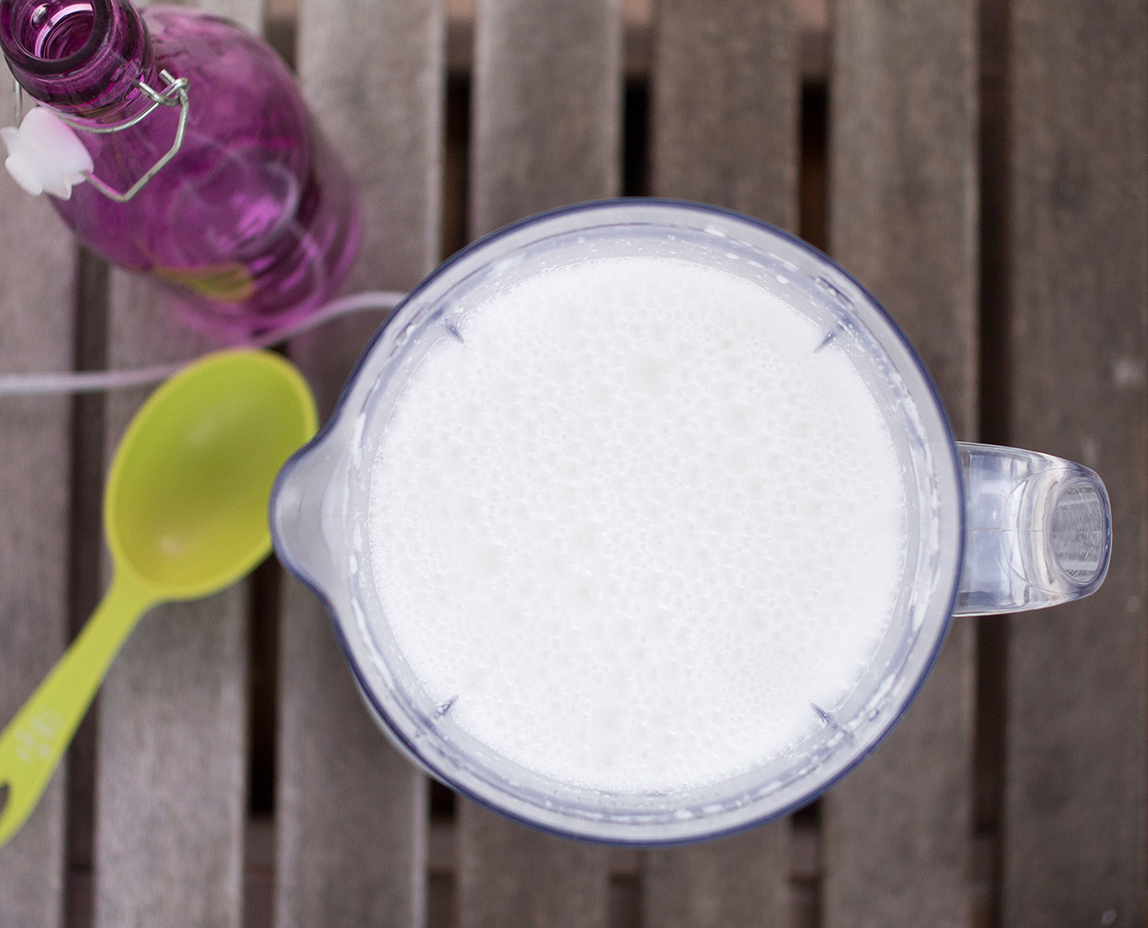 Homemade almond milk - Lazy Cat Kitchen