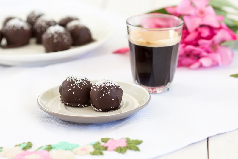 vegan coconut truffles with rum and espresso