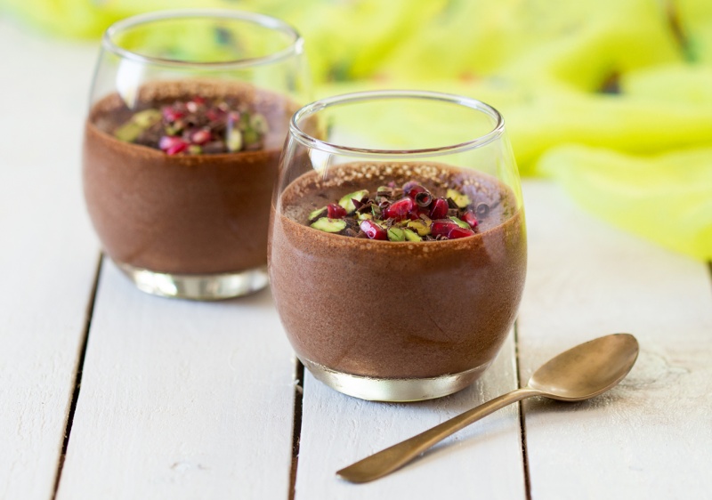vegan chocolate mousse with aquafaba for two