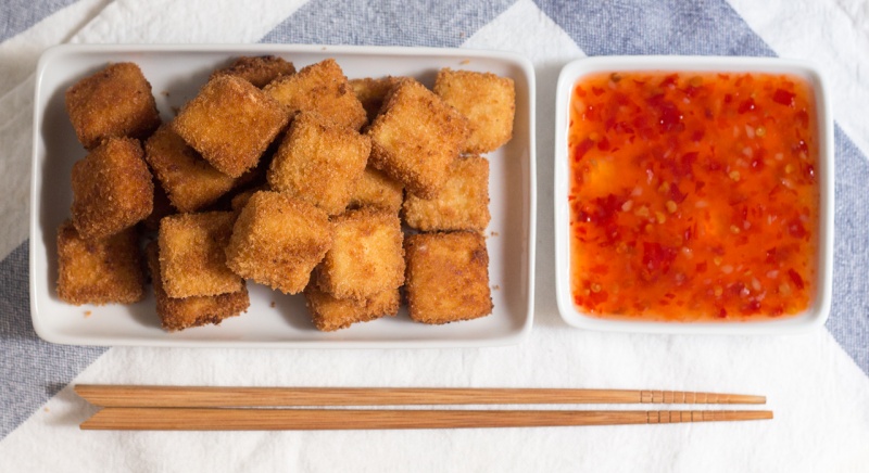 tofu katsu with chilli sauce aligned