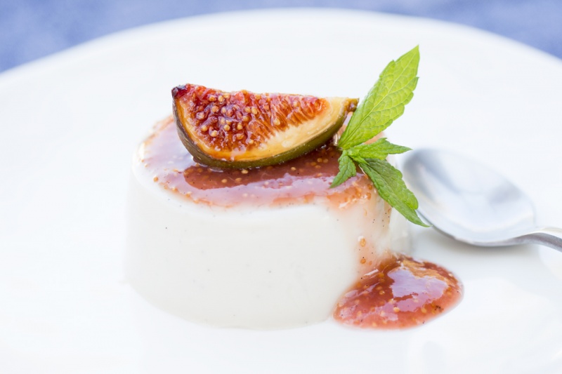 vegan panna cotta with figs side view