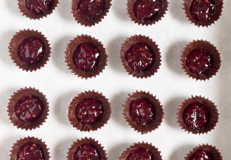 filling vegan chilli chocolate cups