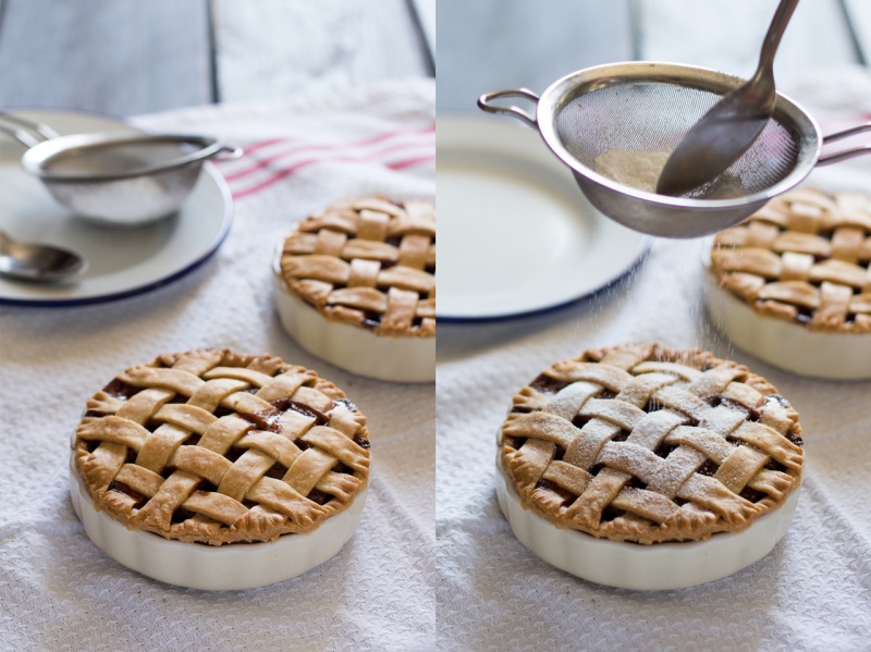 lattice apple pie dusting with sugar