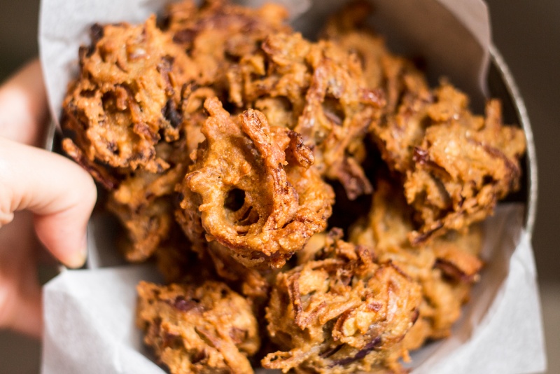 easy onion bhajis close up