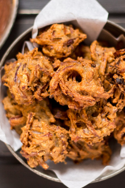 onion bhajis with date chutney top down