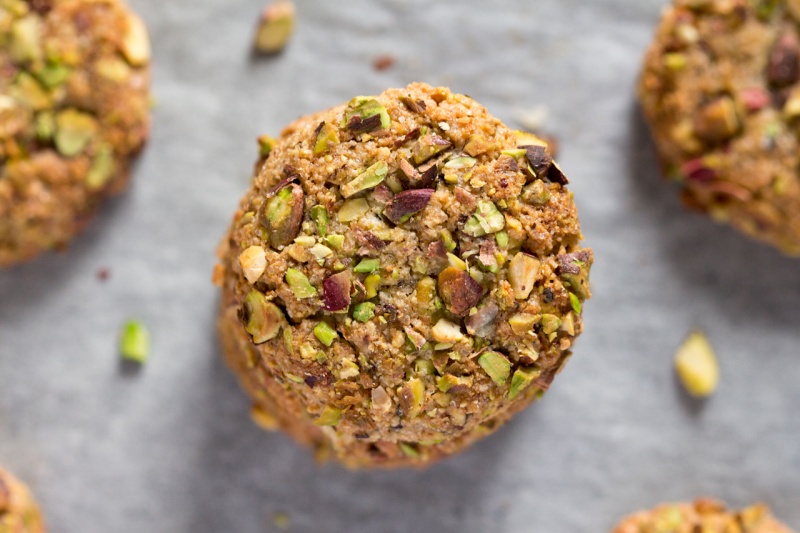 vegan flourless pistachio cookies close up