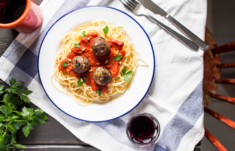 easy vegan meatballs with tomato sauce and spaghetti