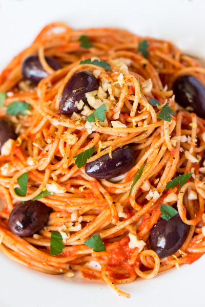 easy tomato sauce pasta close up