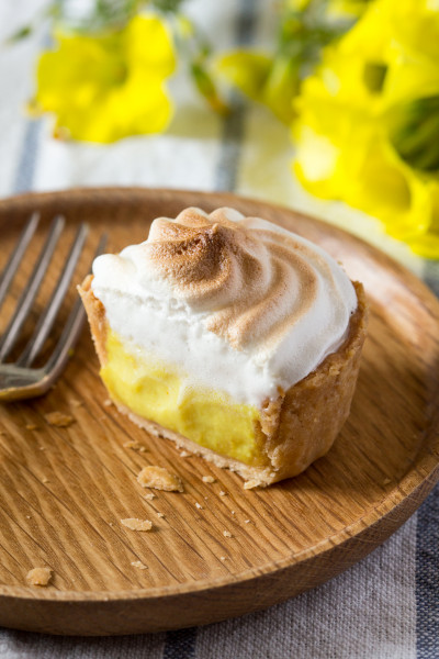 vegan lemon meringue pie cross section