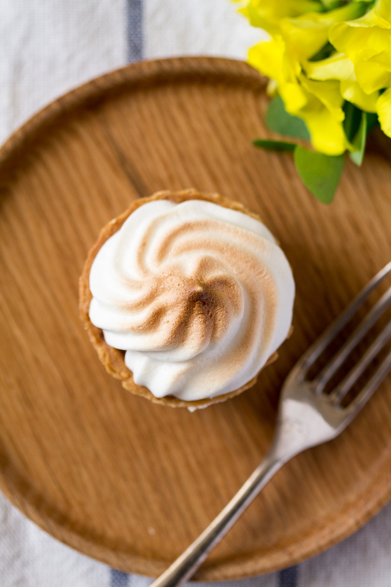 vegan lemon meringue pie top down
