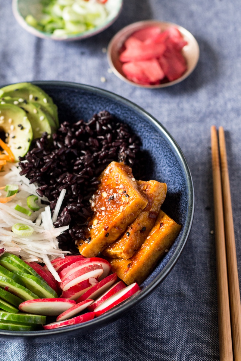 Bento bowl with sesame tofu - Lazy Cat Kitchen