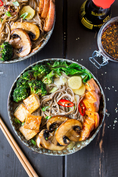 ramen with grilled vegetables and tofu top down