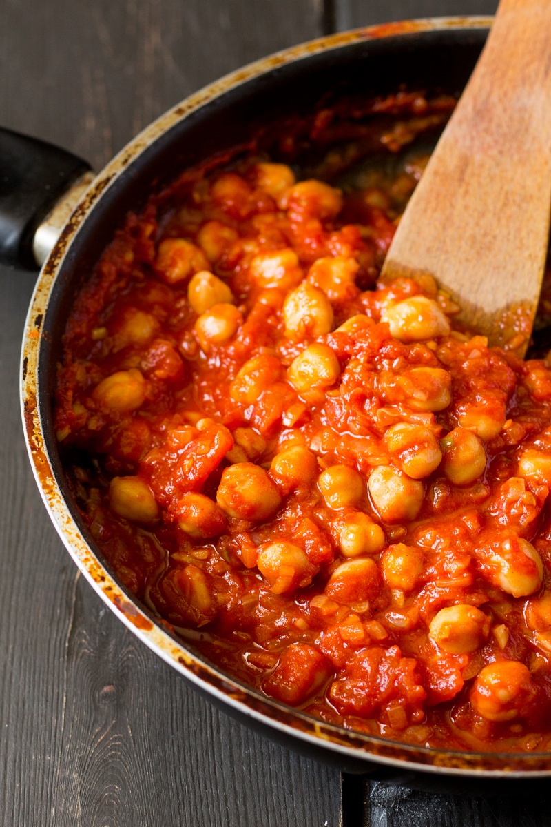 chickpeas-in-a-rich-tomato-sauce