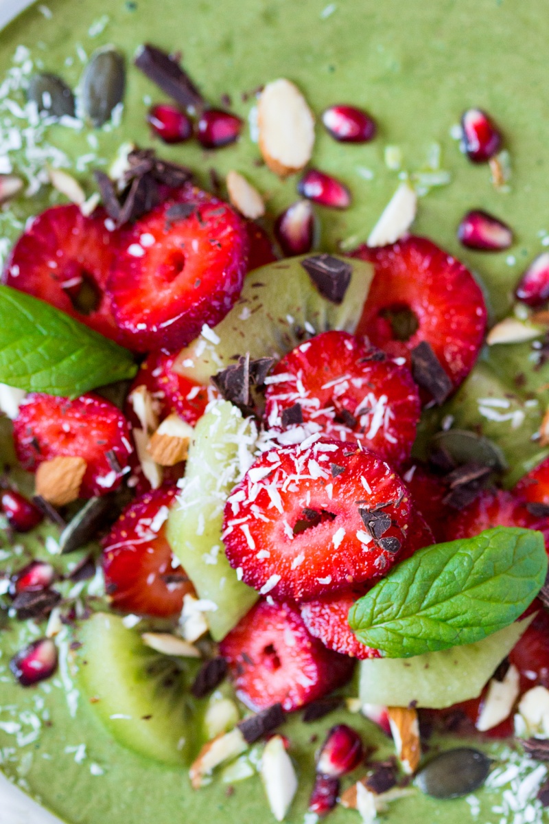 green smoothie bowl close up