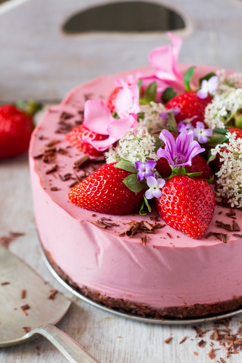 vegan oilfree strawberry cheesecake