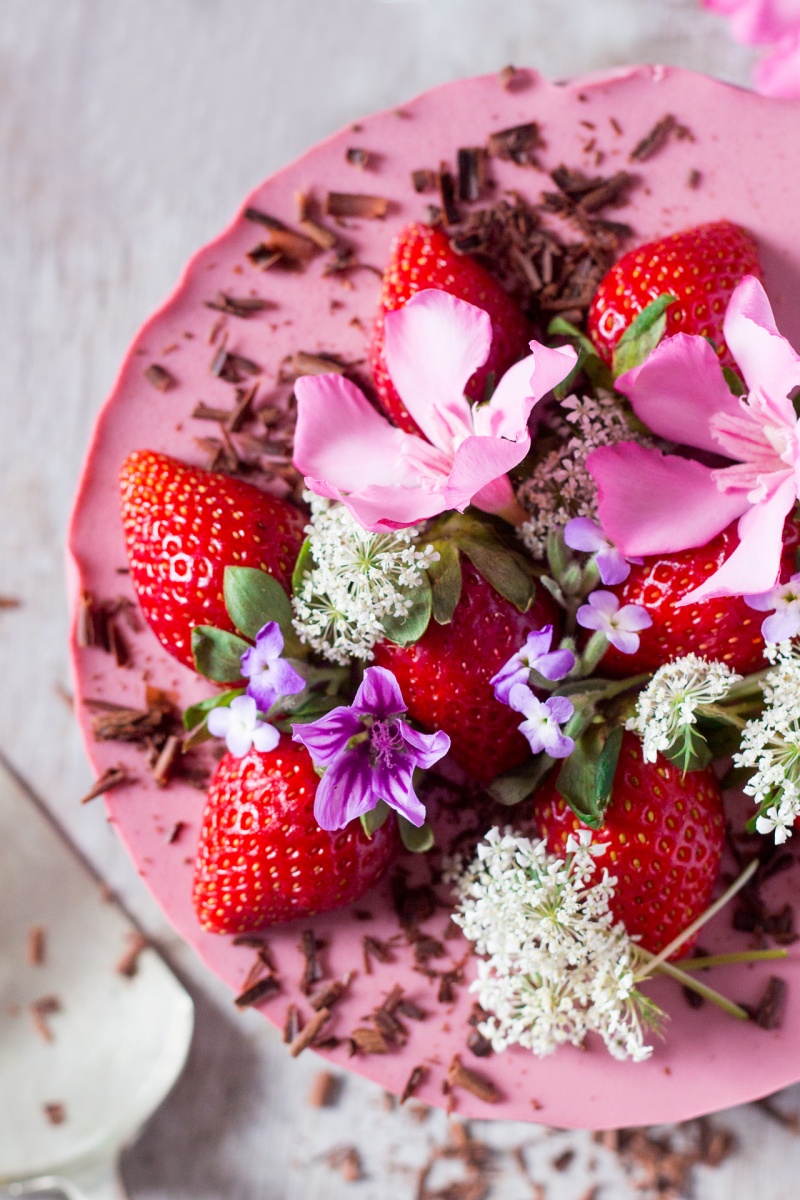 vegan oilfree strawberry cheesecake half top down