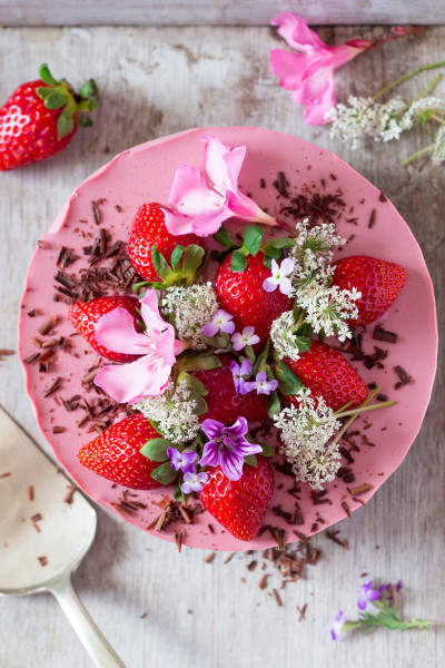 vegan oilfree strawberry cheesecake top down