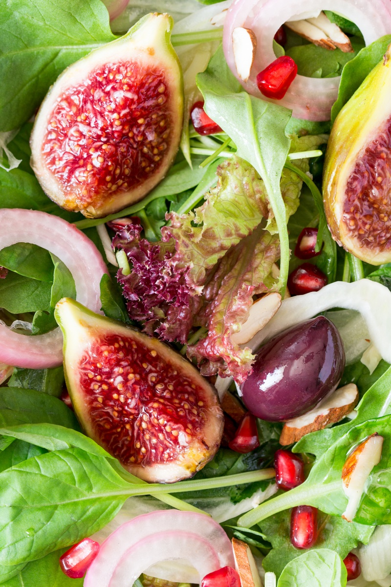 fig and rocket salad close up