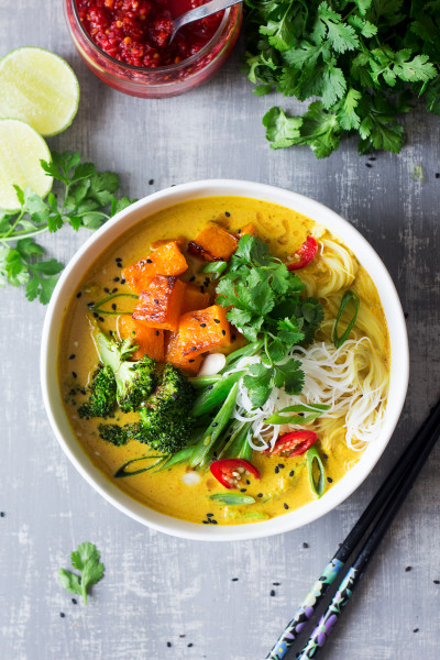 Thai Red Curry Noodle Soup - Vegan Huggs