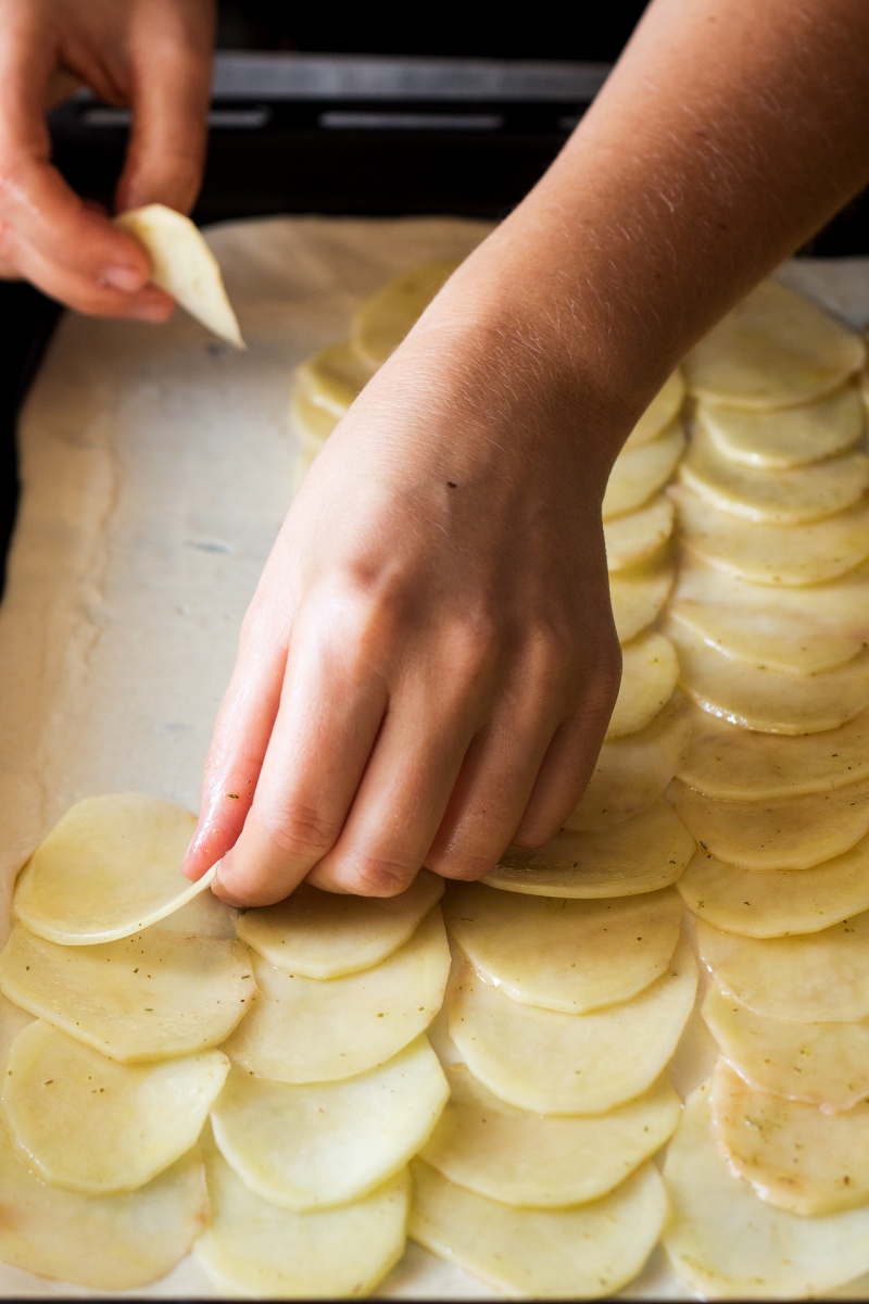 vegan potato pizza making