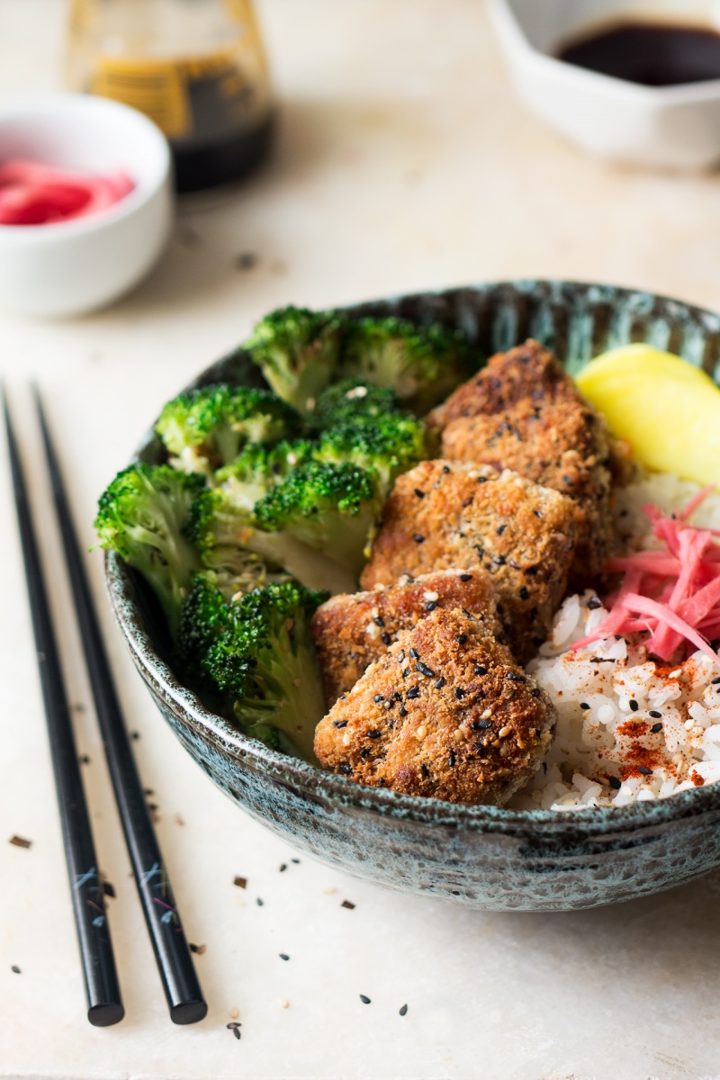 Bento bowl with sesame tofu - Lazy Cat Kitchen