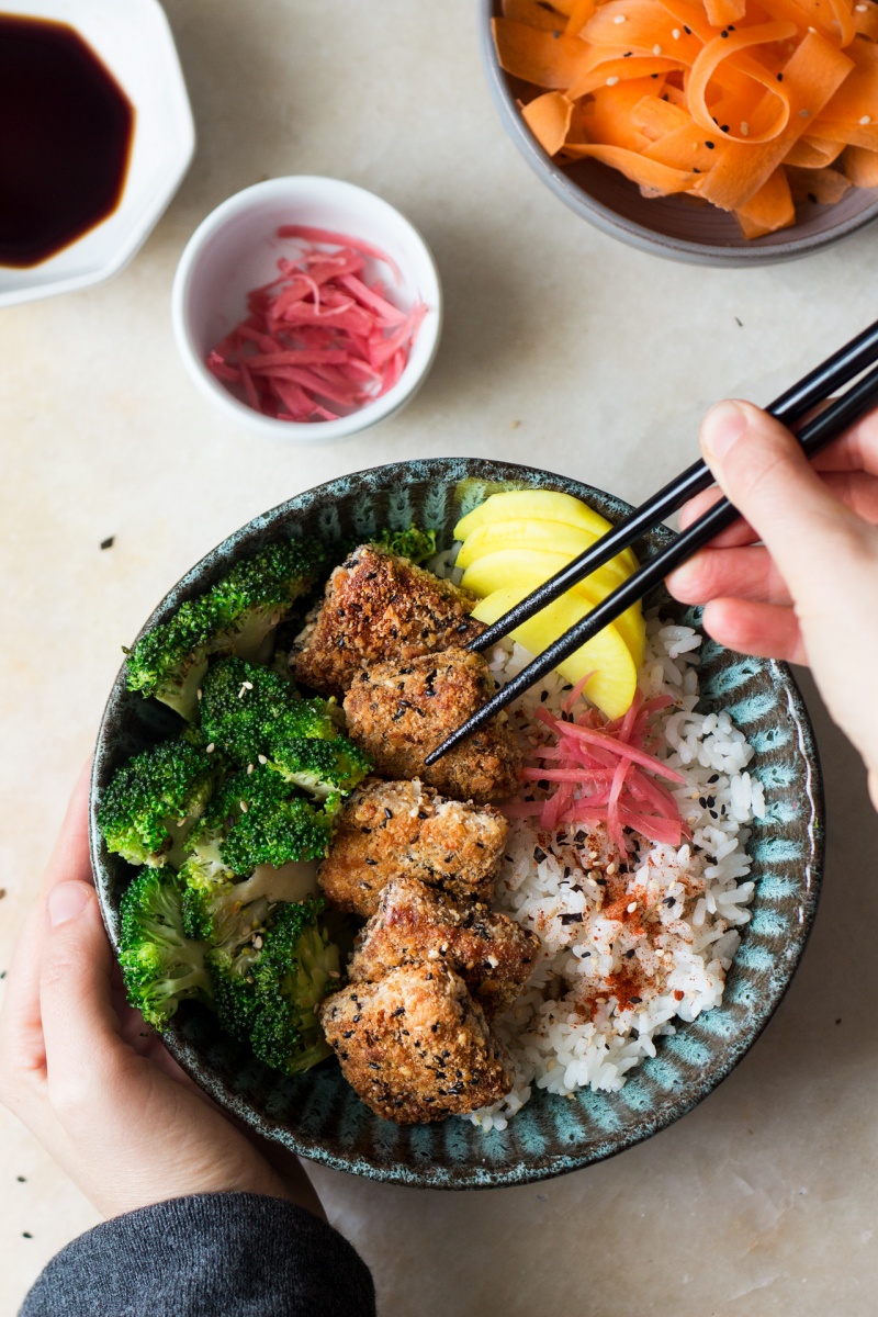 Bento bowl with sesame tofu - Lazy Cat Kitchen