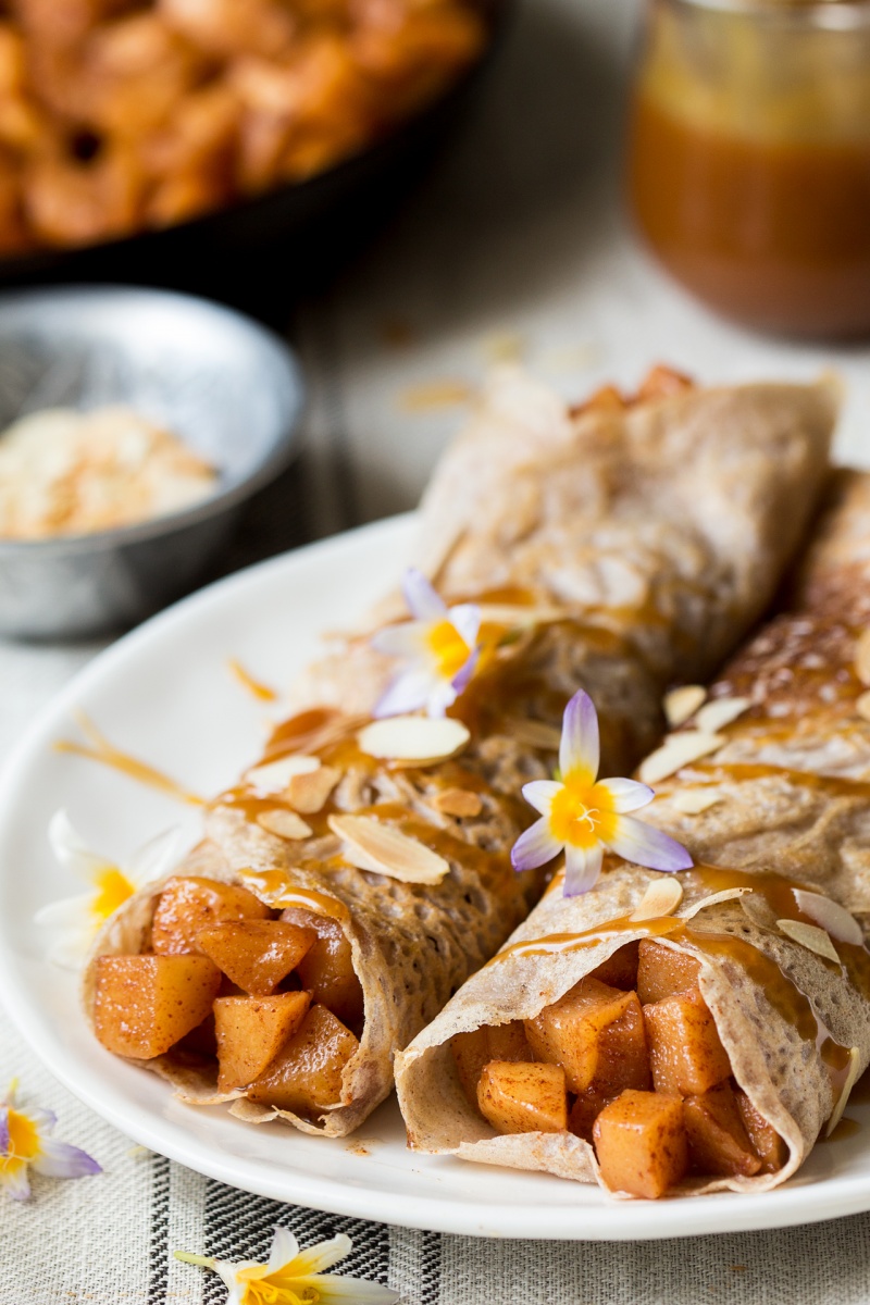 eggless crepes cinnamon apples caramel