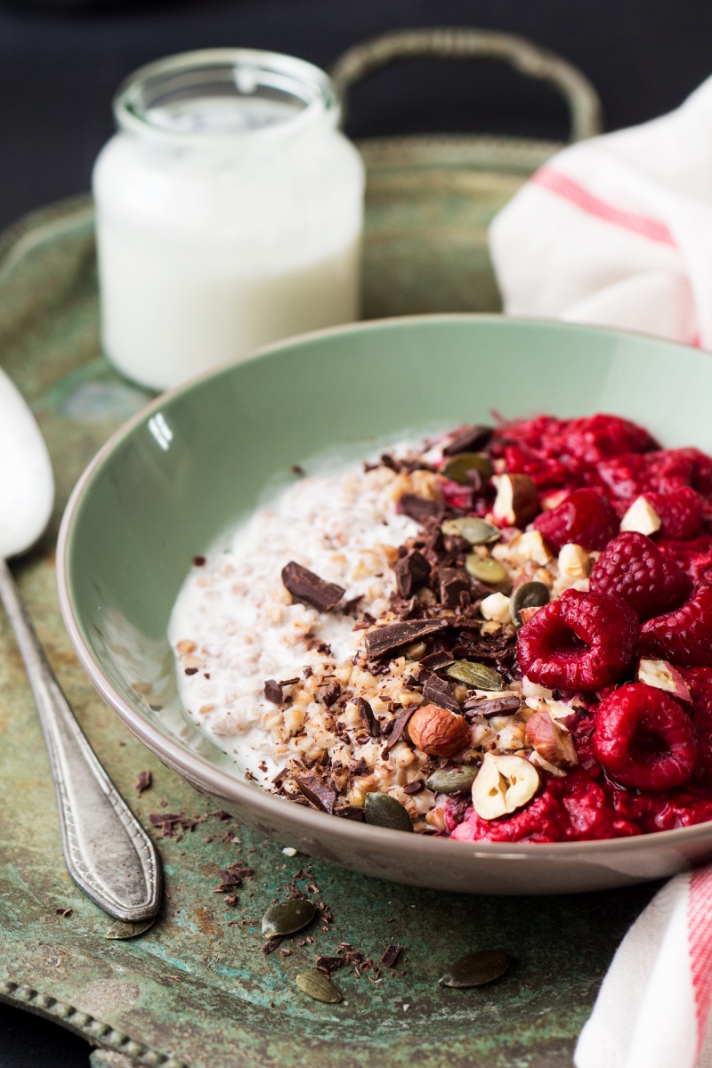 gluten free porridge with raspberries portion