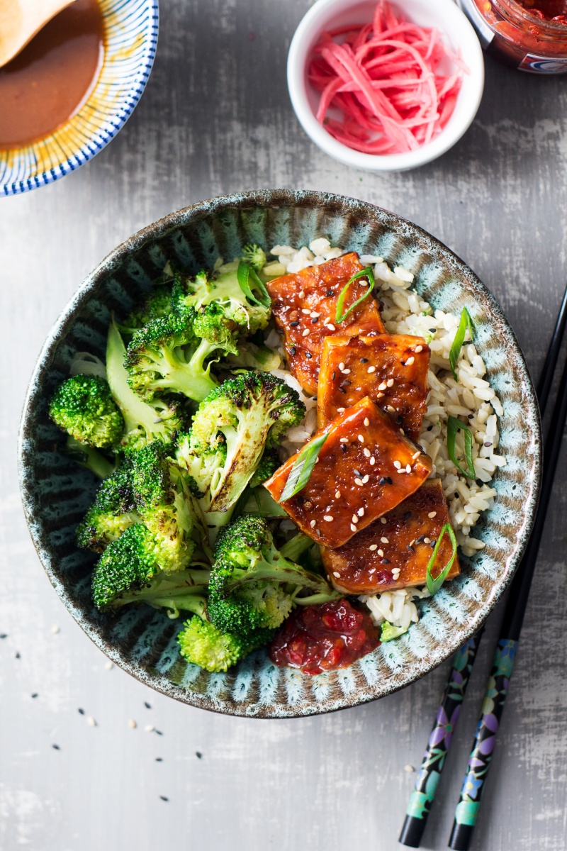 Bento bowl with sesame tofu - Lazy Cat Kitchen