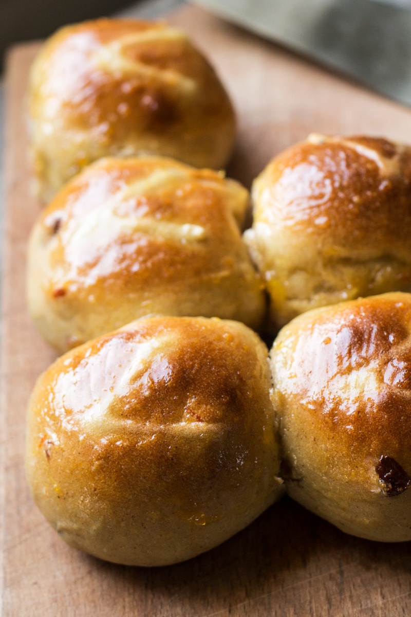 vegan hot cross buns