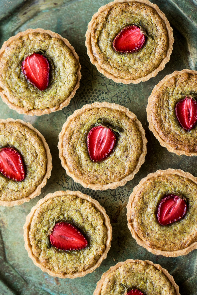 vegan pistachio frangipane tarts top down