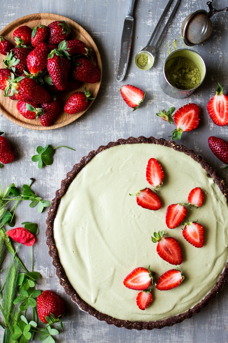 vegan matcha strawberry tart decorating