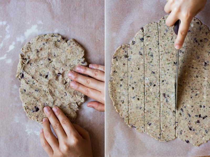 buckwheat crackers cutting