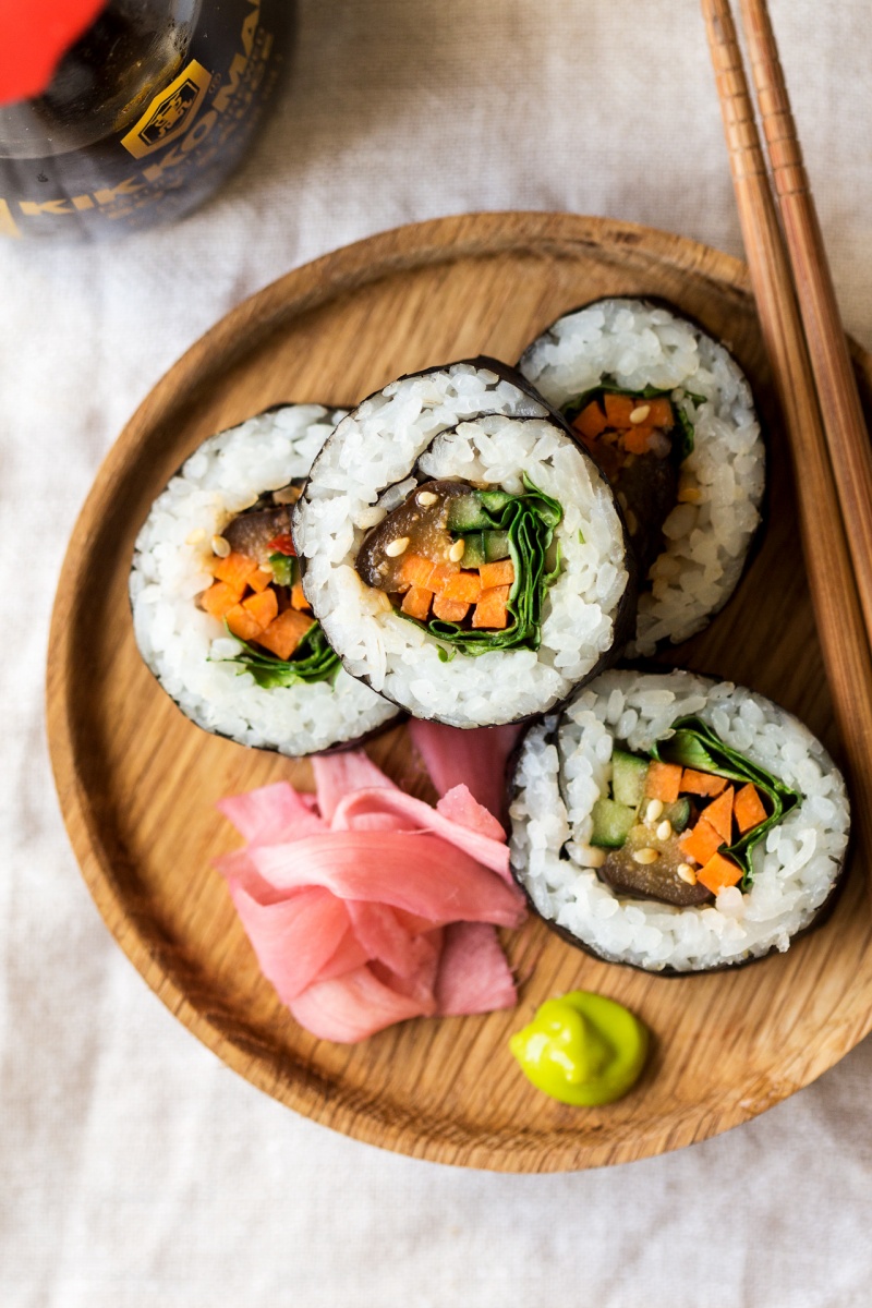 Vegan brown rice sushi - Lazy Cat Kitchen