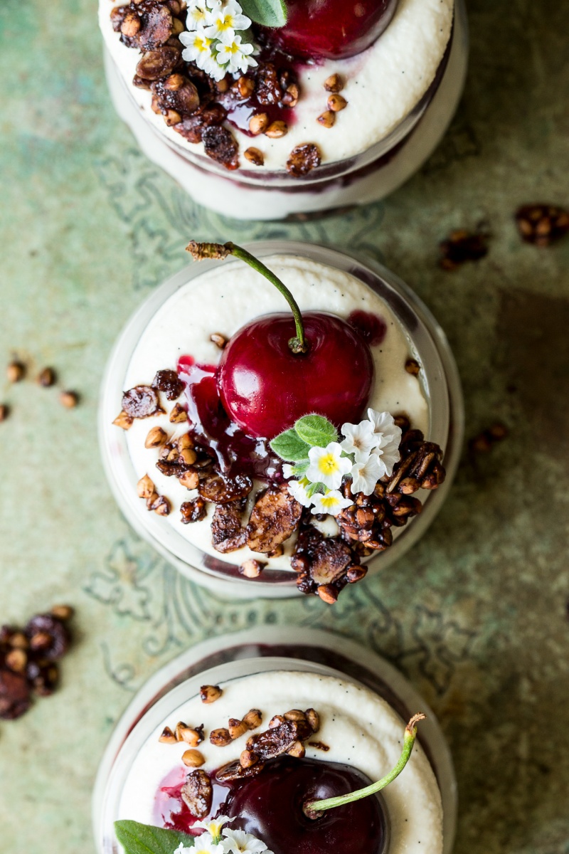 vegan mini cheesecake jars top down