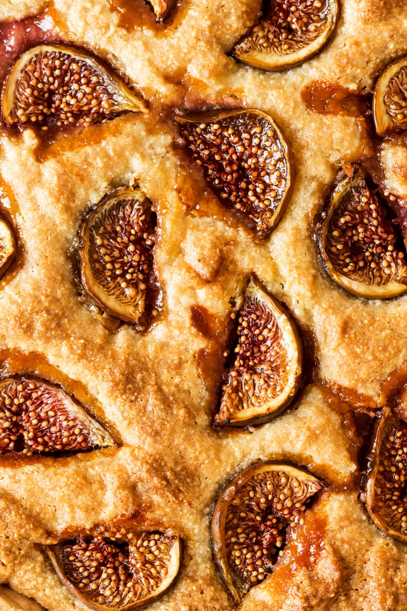 vegan fig frangipane tart macro