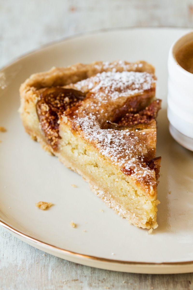 vegan fig frangipane tart slice