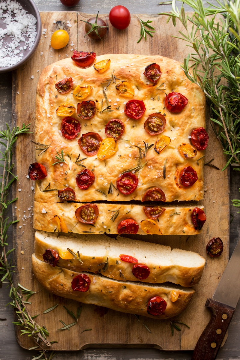 vegan focaccia cutting