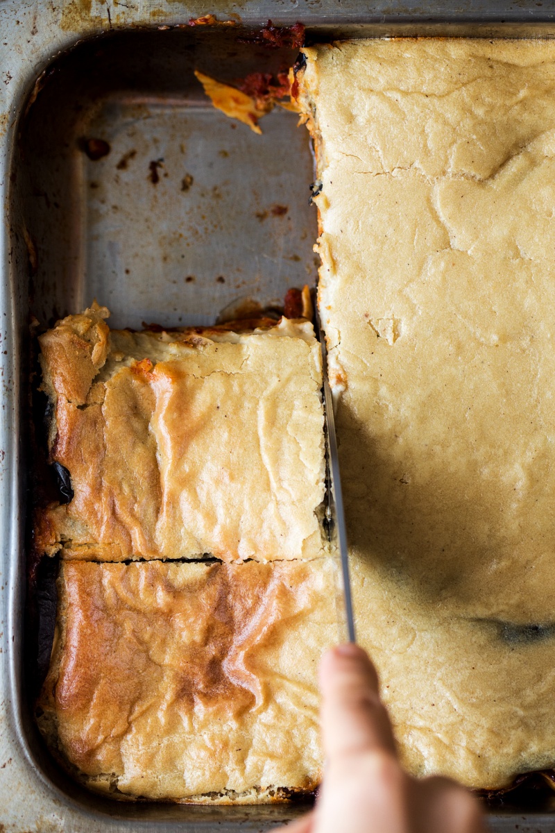 vegan lasagna cutting