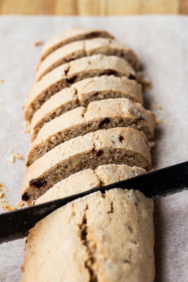 eggless biscotti cutting