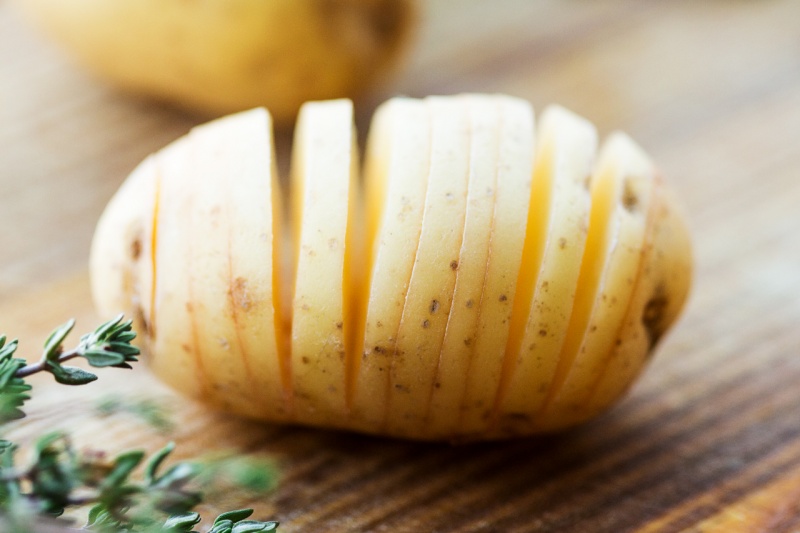 vegan hasselback potatoes incisions macro