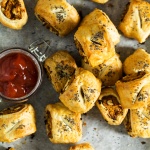 Vegan sausage rolls-image