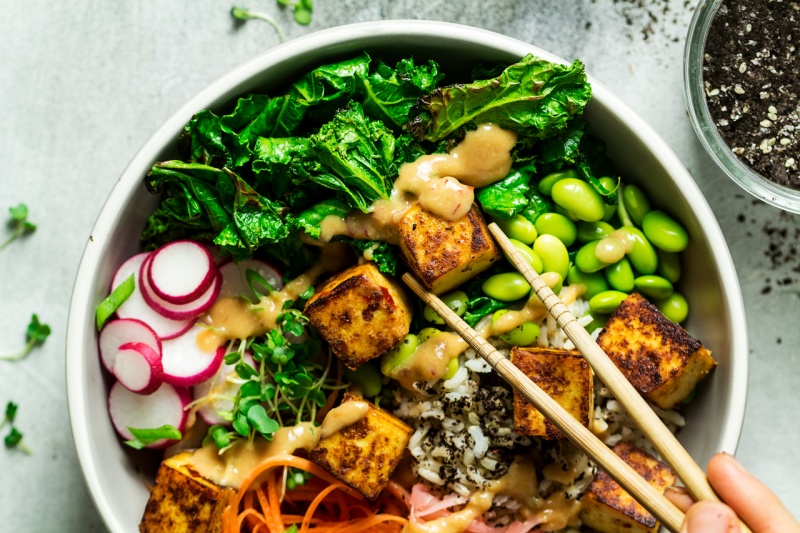 Bento bowl with sesame tofu - Lazy Cat Kitchen