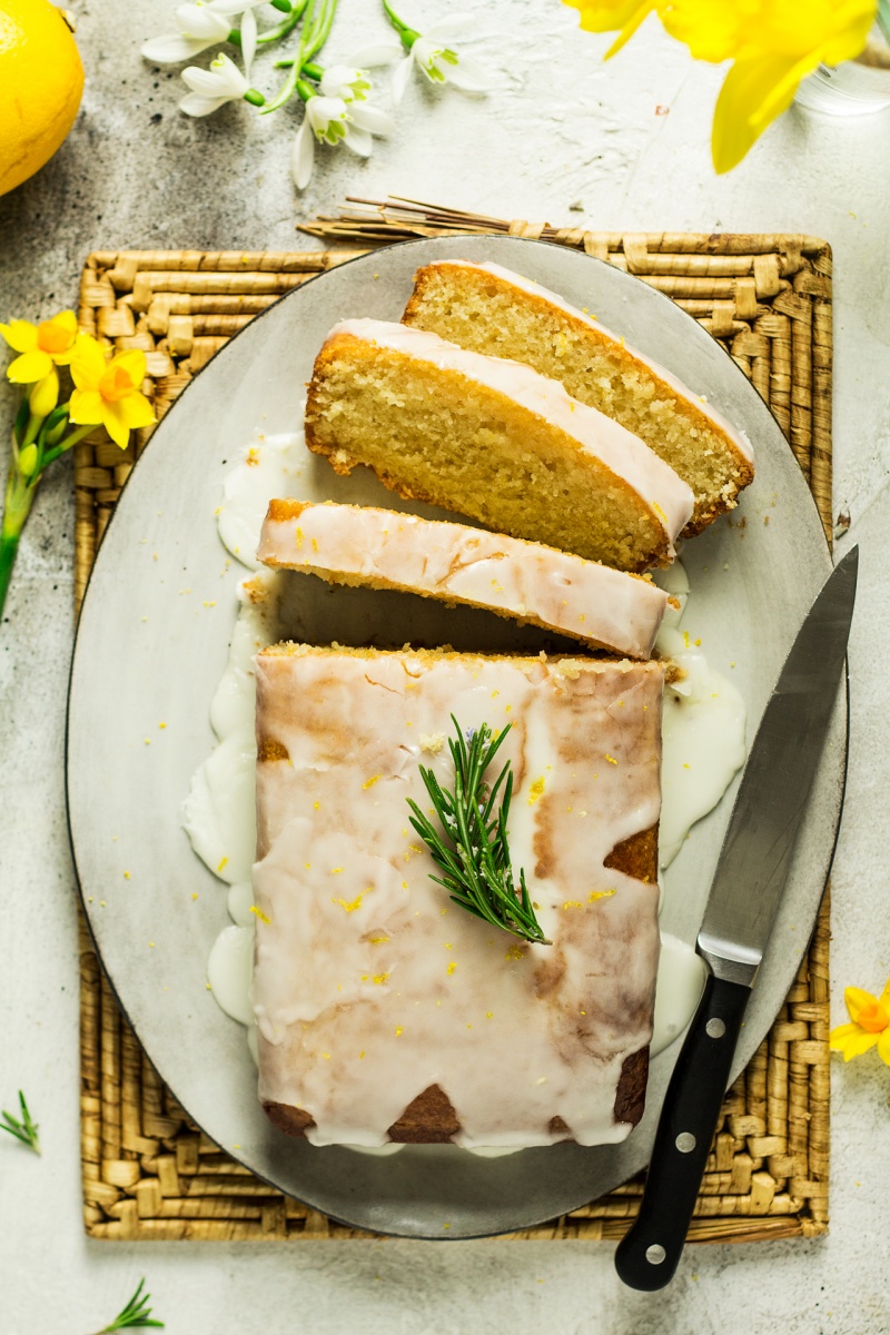 vegan lemon drizzle cake