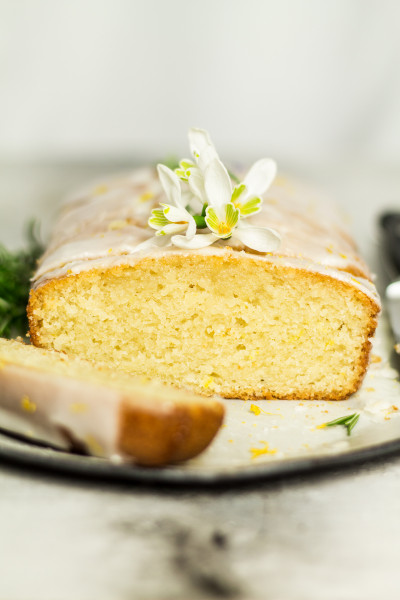 vegan lemon drizzle cake cross section