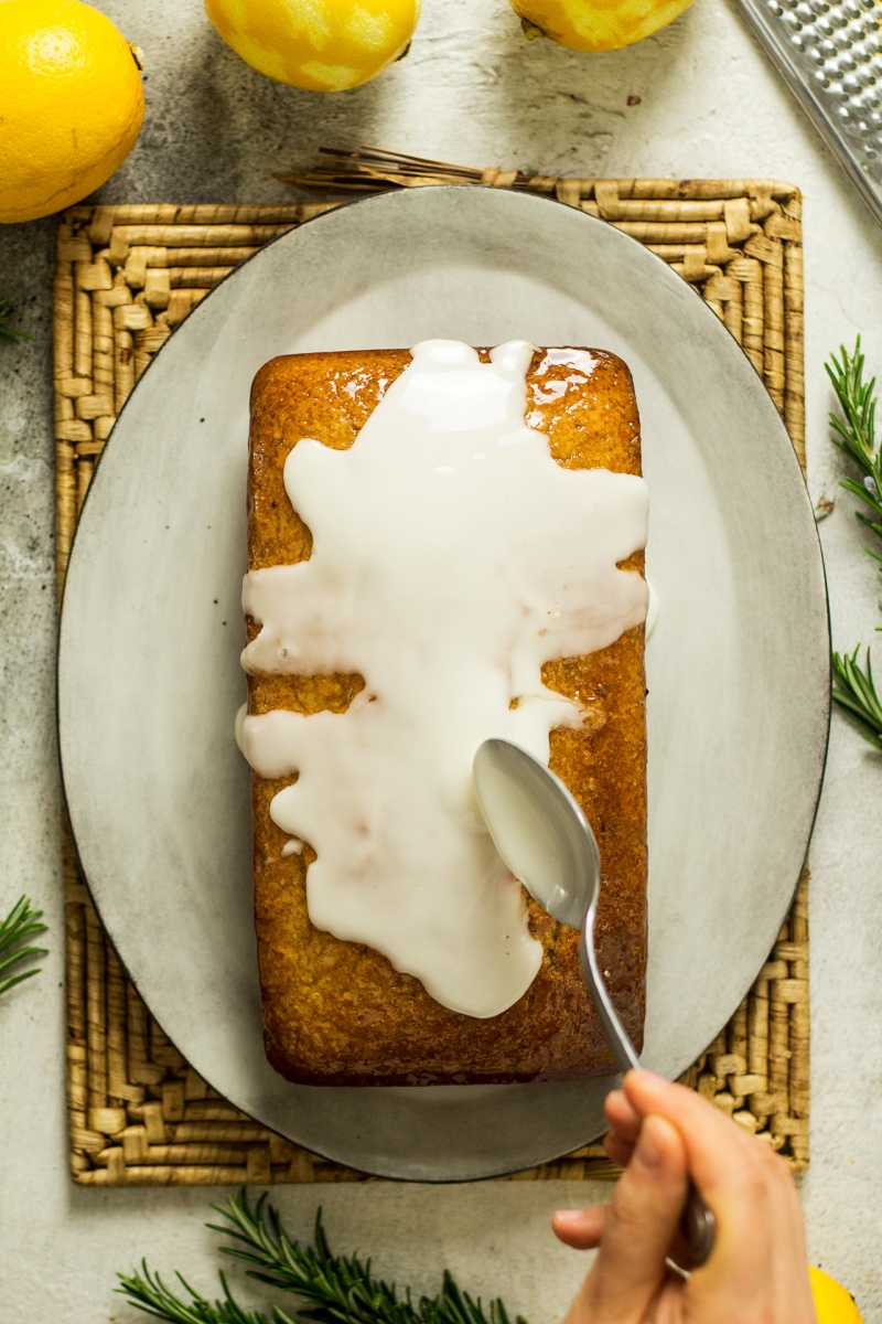 vegan lemon drizzle cake icing