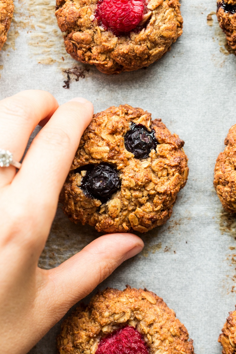 vegan breakfast cookies close