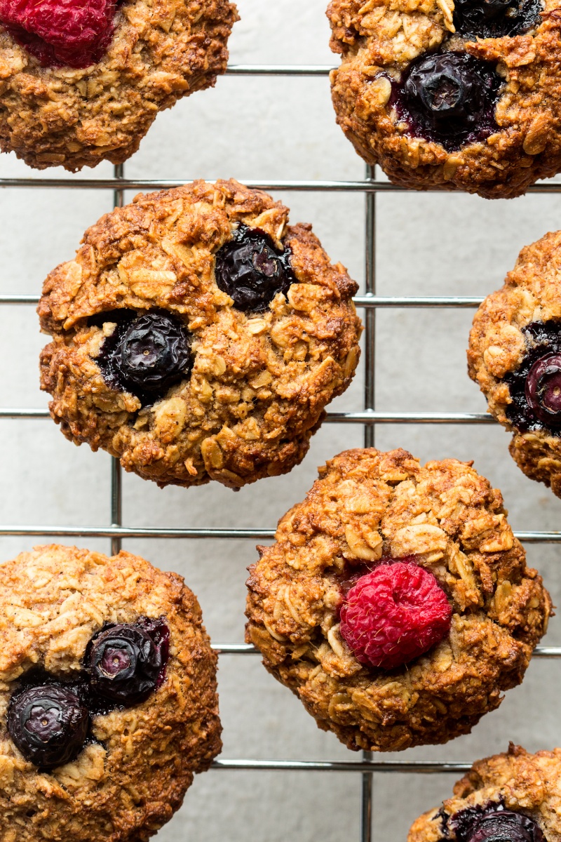 vegan breakfast cookies cooling